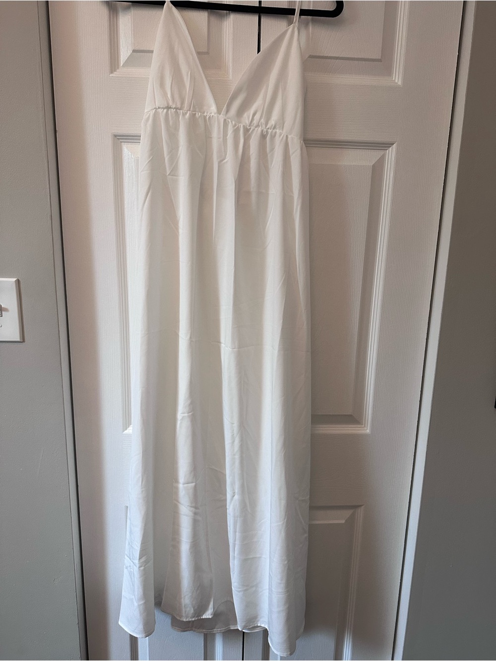 NWT willows boutique White V-Neck Slip Dress